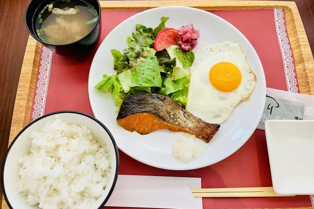 朝食の定食の画像