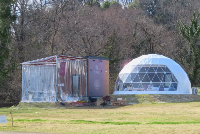グランピングのテントの画像