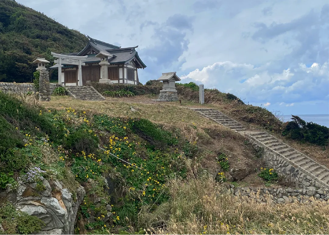 宗像大社沖津宮遙拝所の遠目の画像